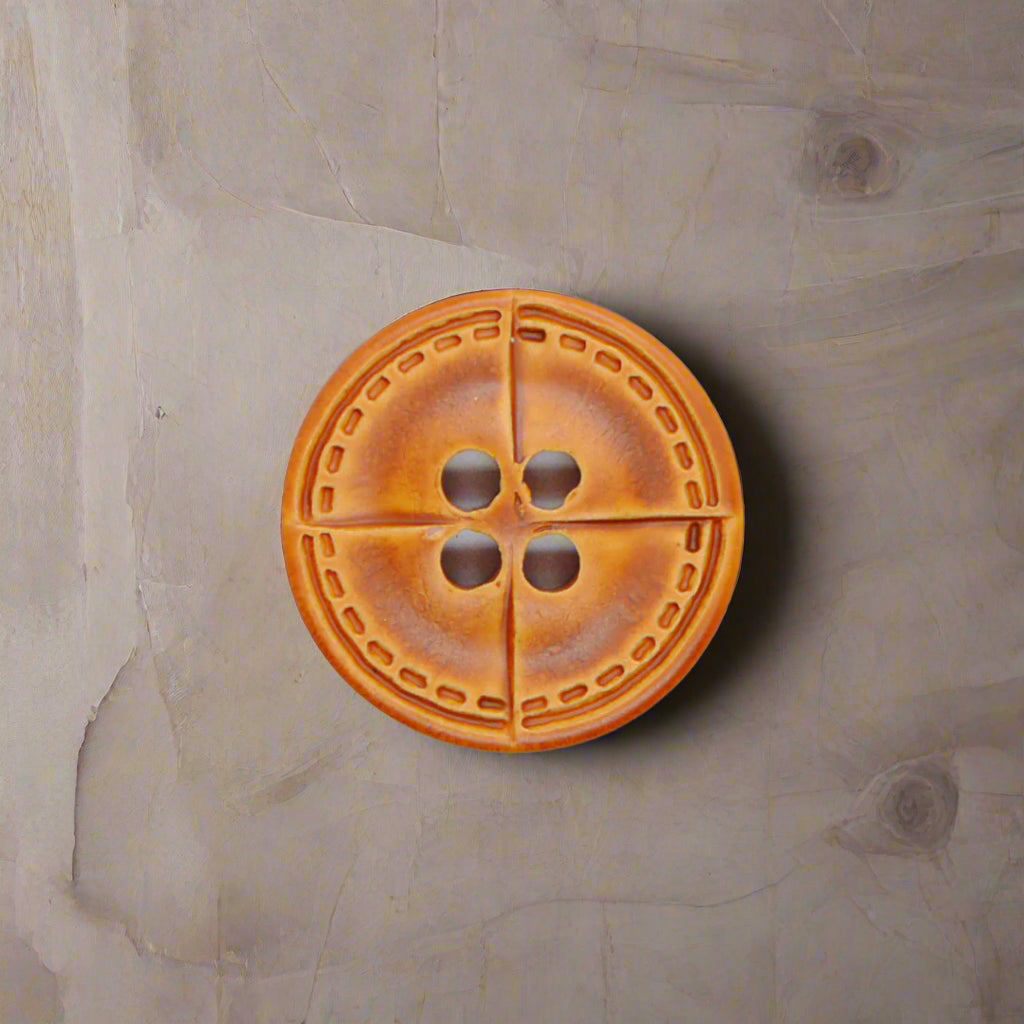 Knapp - cognacsfärgat 18 mm